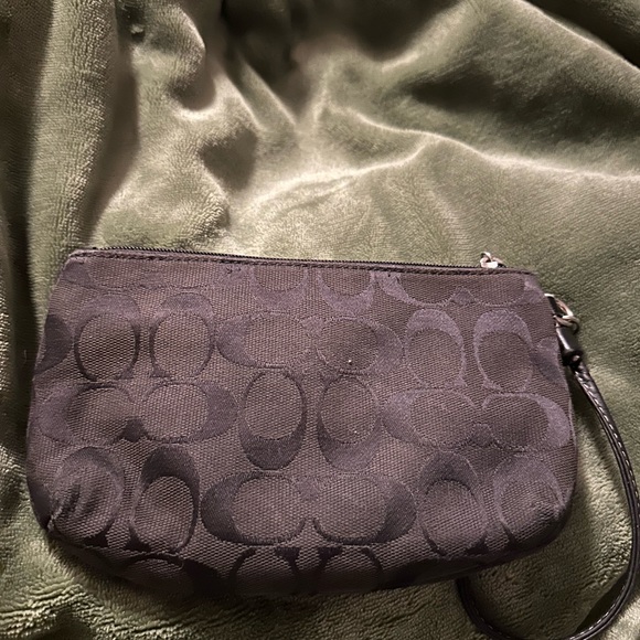 coach wristlet twist class front zipper closure, altered strap see picture - Picture 3 of 6